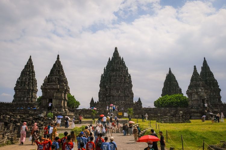 Potrait Candi Prambanan, salah satu spot wisata untuk liburan sekolah. 