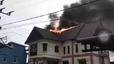 Kepanikan di Posko Mudik Walenrang, Petugas Berjibaku Padamkan Api di Kantor Camat