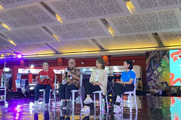 Diskusi bertajuk Jaga Indonesia: Membangun Sistem Daur Ulang Berbasis Komunitas untuk Perubahan Sosial yang Positif sebagai bagian dari rangkaian kegiatan Coca-Cola di JFK, Jakarta Utara, pada Selasa (9/7/2024). 