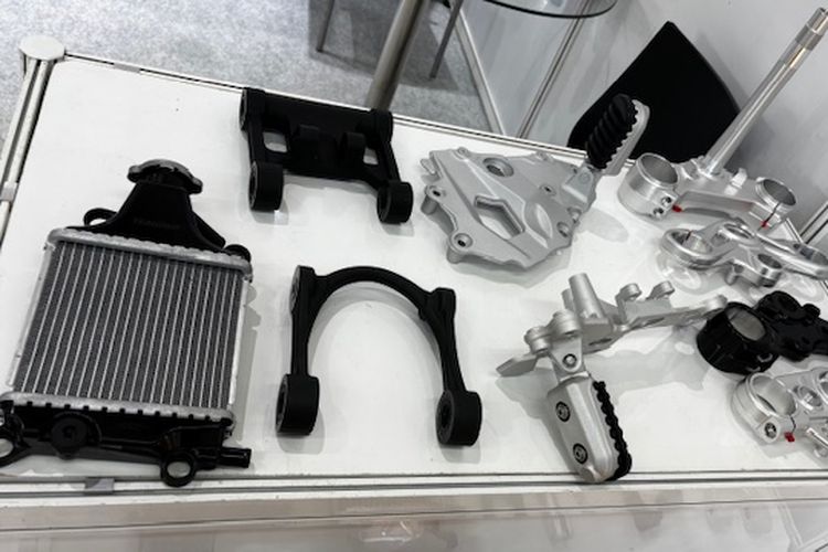 Ilustrasi hasil produksi komponen otomotif di Indonesia. 