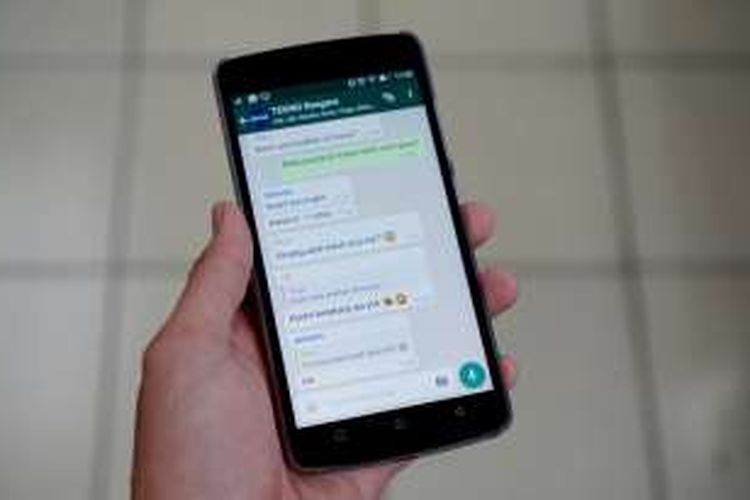 Pengguna WhatsApp kini bisa mengutip dan membalas pesan personal di grup.