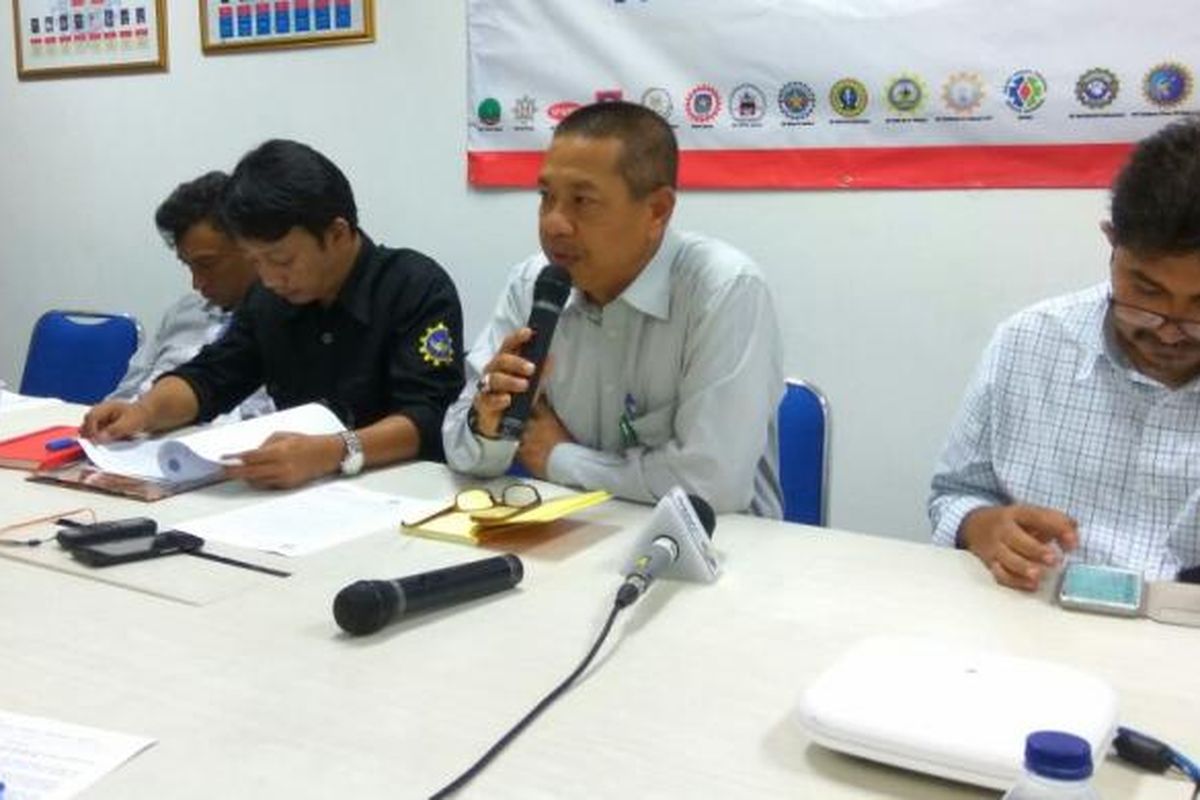 Presiden Federasi Serikat Pekerja Pertamina Bersatu (FSPPB) Noviandri di kantor Pertamina, Jakarta, Selasa (27/12/2016).
