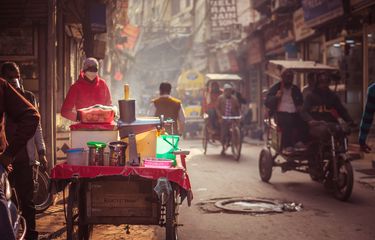 Ilustrasi penjual jajanan kaki lima di India.