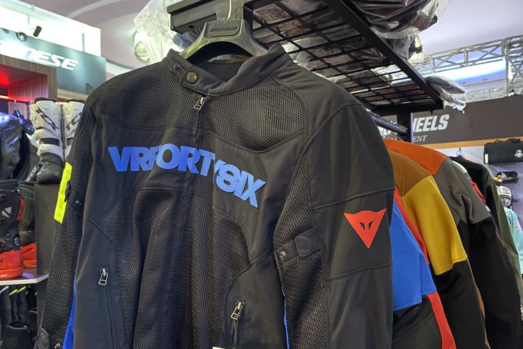 Contoh apparel jaket motor yang dilengkapi padding pengaman, diklaim bisa memberikan keamanan lebih