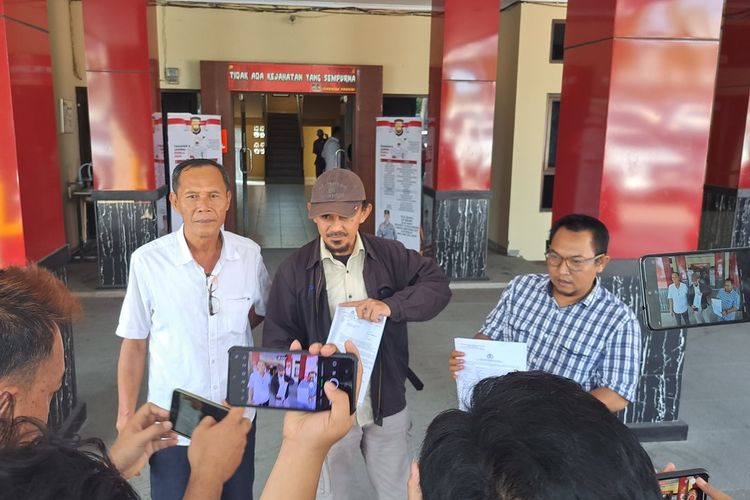 Bupati Bengkulu Selatan dilaporkan ke polisi atas dugaan pemalsuan KTP dan KK, Senin (30/10/2023). 