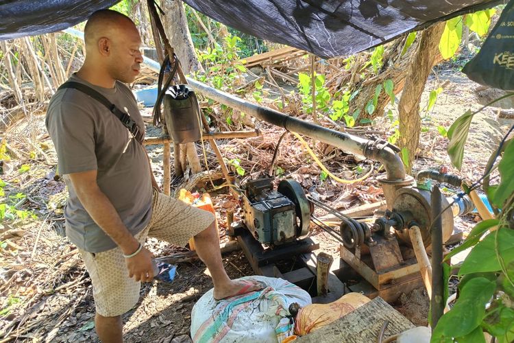 Polisi saat melakukan penggerebekan di lokasi tambang emas ilegal di Tambrauw, Papua Barat Daya