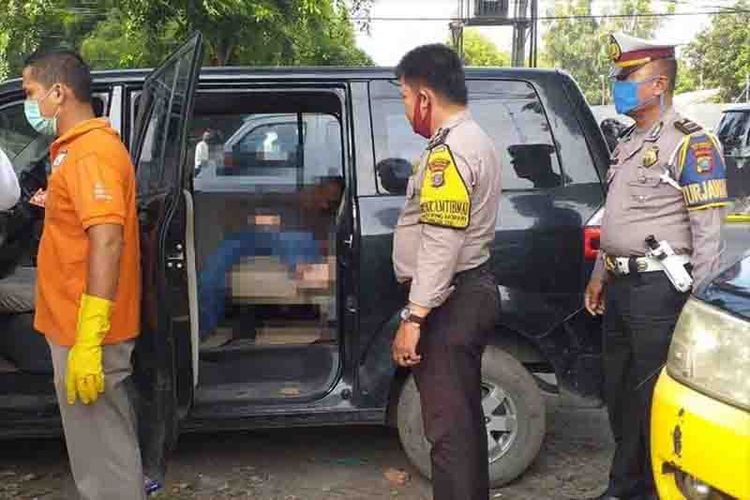 Seorang pria paruh baya ditemukan meninggal dunia di dalam mobil yang terparkir di pinggir Jalan Medan ? Tanjung Morawa, di KM 11,5, Desa Bangun Sari, Kecamatan Tanjung Morawa, Deli Serdang, tepatnya di depan pintu masuk gerbang pergudangan Sky Dex Tanjung Morawa pada Rabu (8/7/2020) sekitar