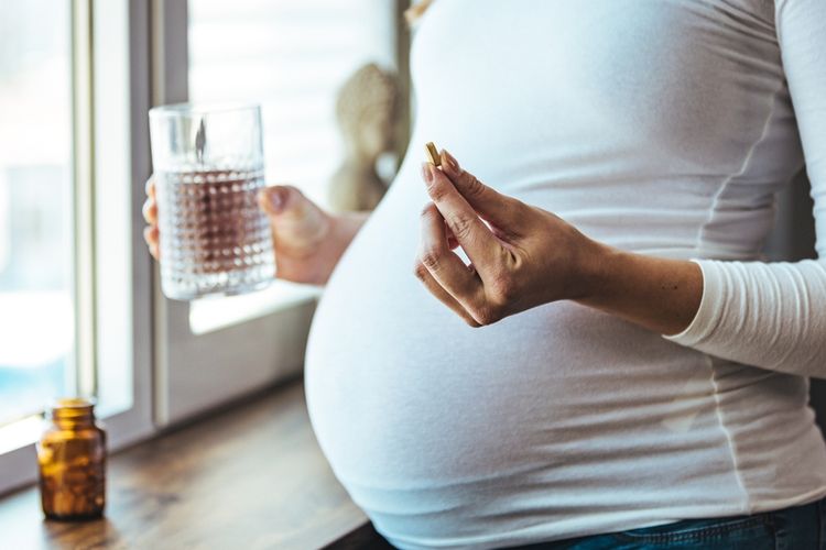 Ilustrasi ibu hamil. Ibu hamil yang kecanduan opioid dapat menyebabkan bayi baru lahir terindikasi positif narkoba dan mengidap Neonatal Abstinence Syndrome.