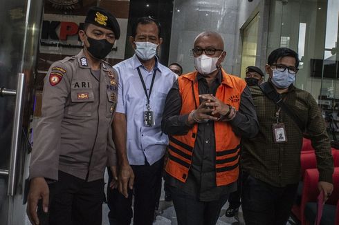 KPK Tahan Eks Bupati Bupati Buru Selatan Tagop Sudarsono Soulisa