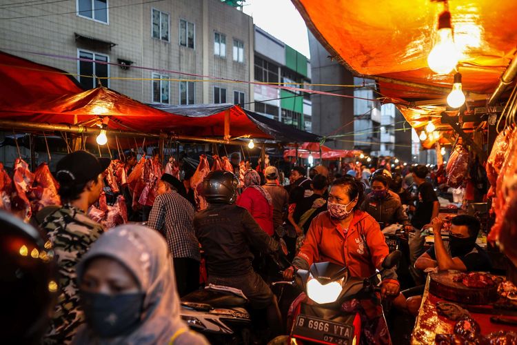 Sistem ekonomi gerakan benteng yakni kebijakan yang dicetuskan oleh Soemitro Djojohadikusumo untuk menggerakan ekonomi Indonesia, di mana sistem ekonomi gerakan benteng merupakan gagasan dari era Kabinet Natsir. 