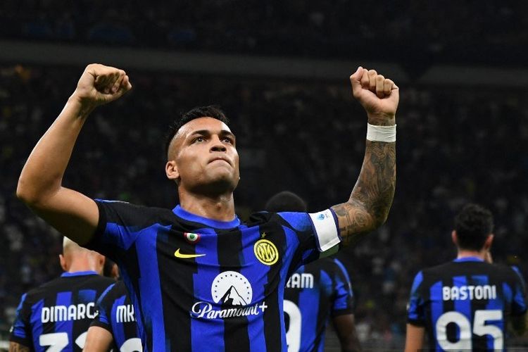 Selebrasi Lautaro Martinez usai mencetak gol dalam laga pekan pertama Liga Italia 2023-2024 antara Inter vs Monza di Stadion Giuseppe Meazza, 19 Agustus 2023-2024. (Photo by Isabella BONOTTO / AFP)