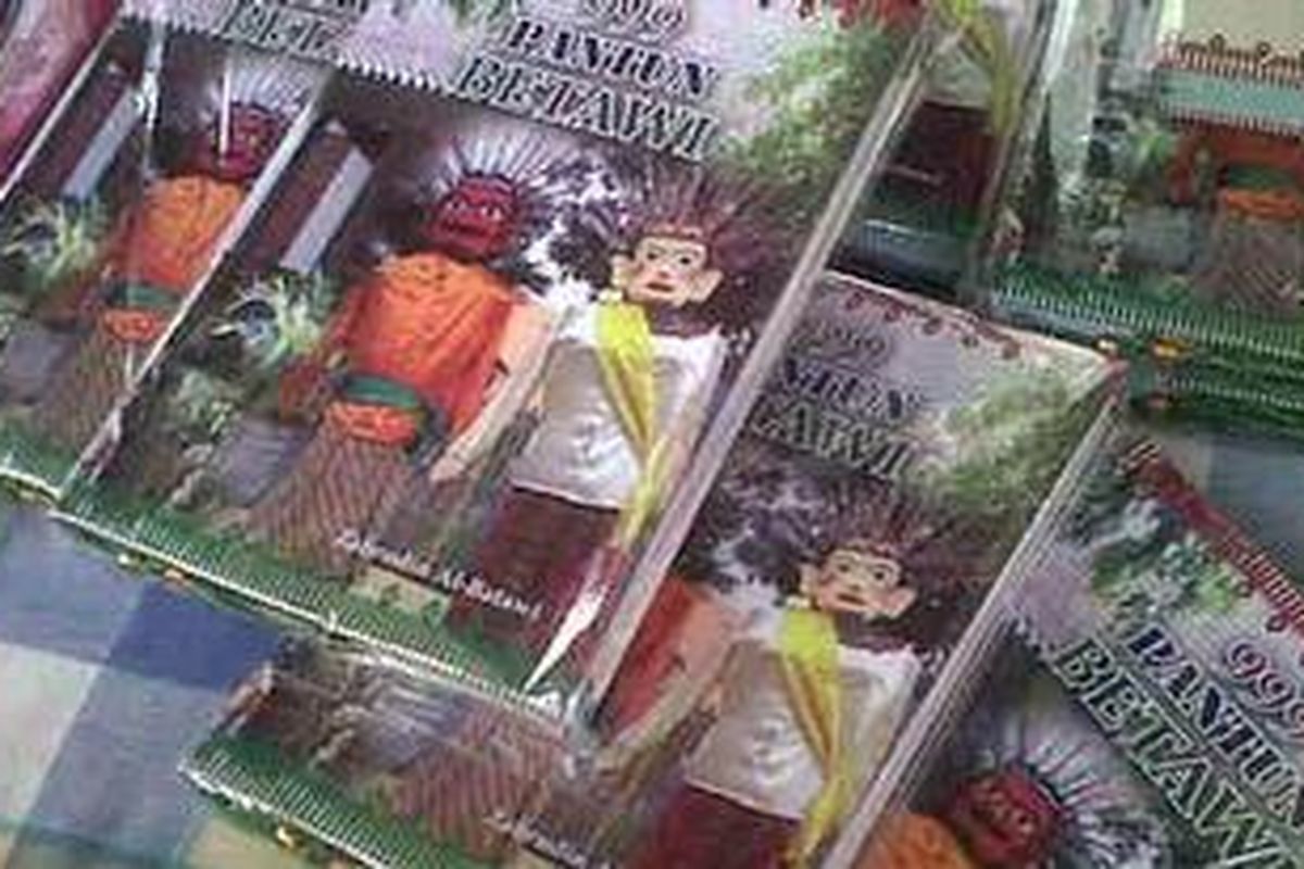 Buku pantun yang dibuat oleh Komunitas Sanggar Manggar Kelapa yang diluncurkan saat Festival Palang Pintu VII.