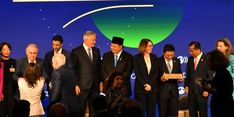 Hadiri Pertemuan Menteri OECD 2025, Menko Airlangga Serahkan Initial Memorandum Aksesi Indonesia