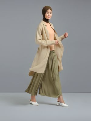 Gaya modest wear dari Uniqlo Indonesia.