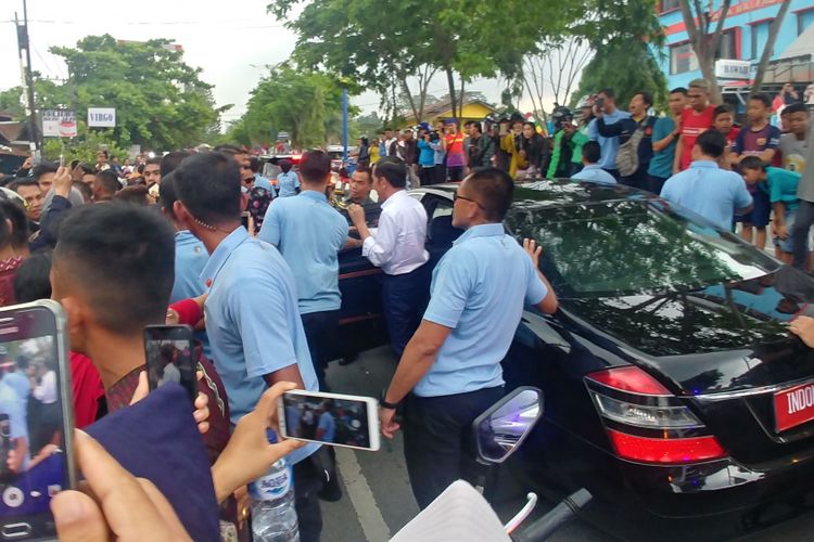 Presiden Joko Widodo menyapa warga kota Samarinda, Kamis (25/10/2018).