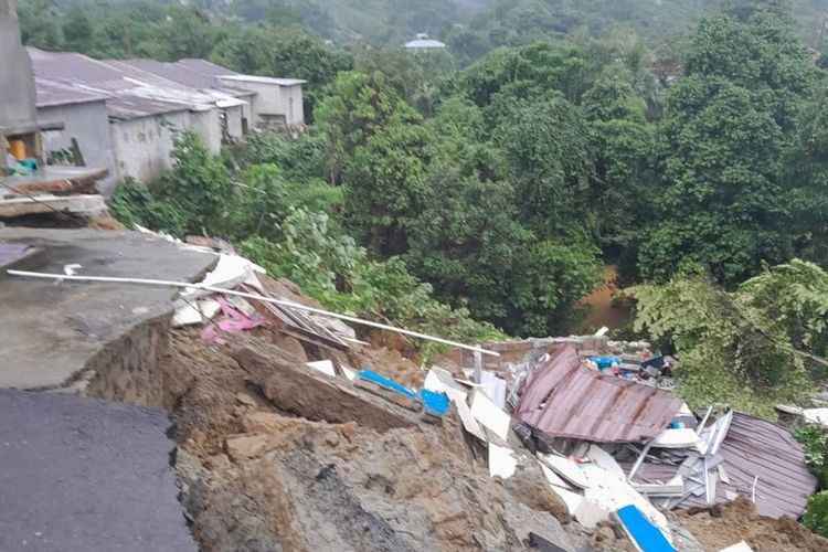 Longsor di Ambon, 1 Rumah Terseret ke Jurang dan 9 Rusak