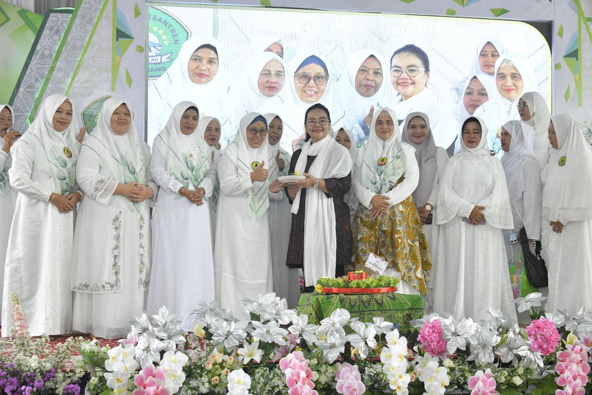 Wali Kota Semarang Agustina Wilujeng ajukan Perda Pondok Pesantren.