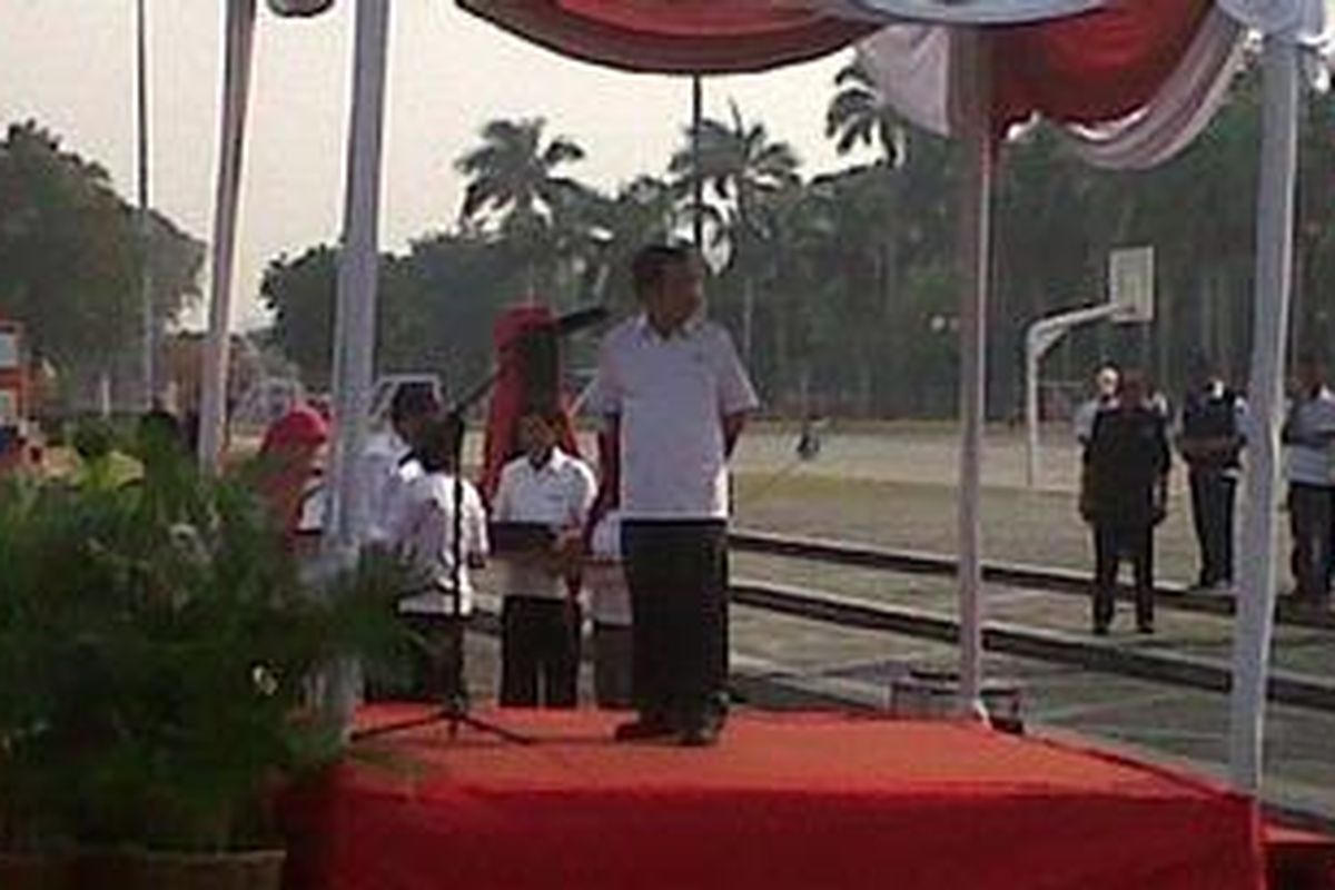 Ketua Umum PMI, Jusuf Kalla ketika menjadi inspektur apel siaga Lebaran PMI di Lapangan Silang Monas, Jakarta, Kamis (25/8/2011).