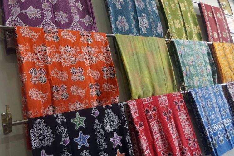Kain batik gonggong dijual mulai Rp 130.000 hingga Rp 950.000.