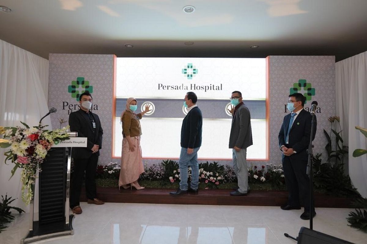 Peluncuran layanan Persada Aesthetic Center ditandai dengan penekanan tombol secara virtual.