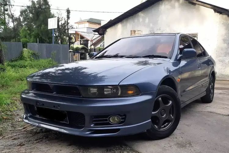 Mitsubishi Galant Hiu merupakan sedan populer pada masanya.