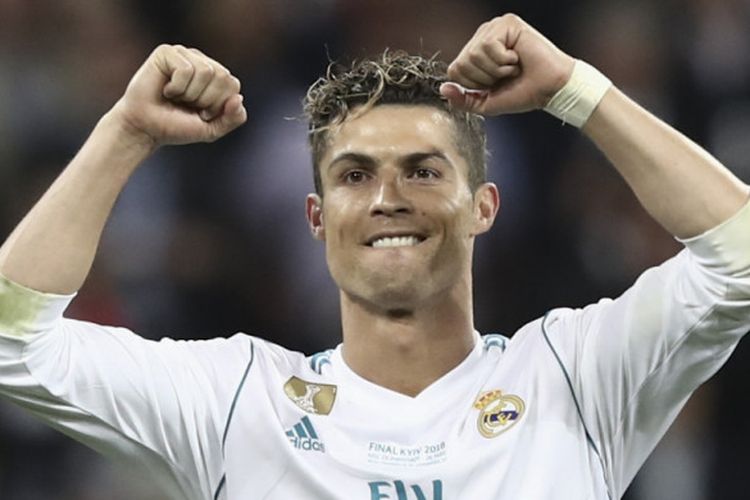 Megabintang Real Madrid, Cristiano Ronaldo, merayakan kemenangan timnya atas Liverpool FC dalam laga final Liga Champions di Stadion NSC Olimpiyskiy, Kiev, Ukraina pada 26 Mei 2018.
