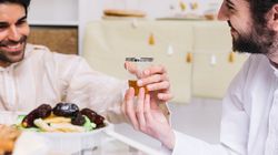 Jangan Minum Sekaligus Saat Berbuka, Ini Cara Aman Cukupi Cairan di Bulan Puasa