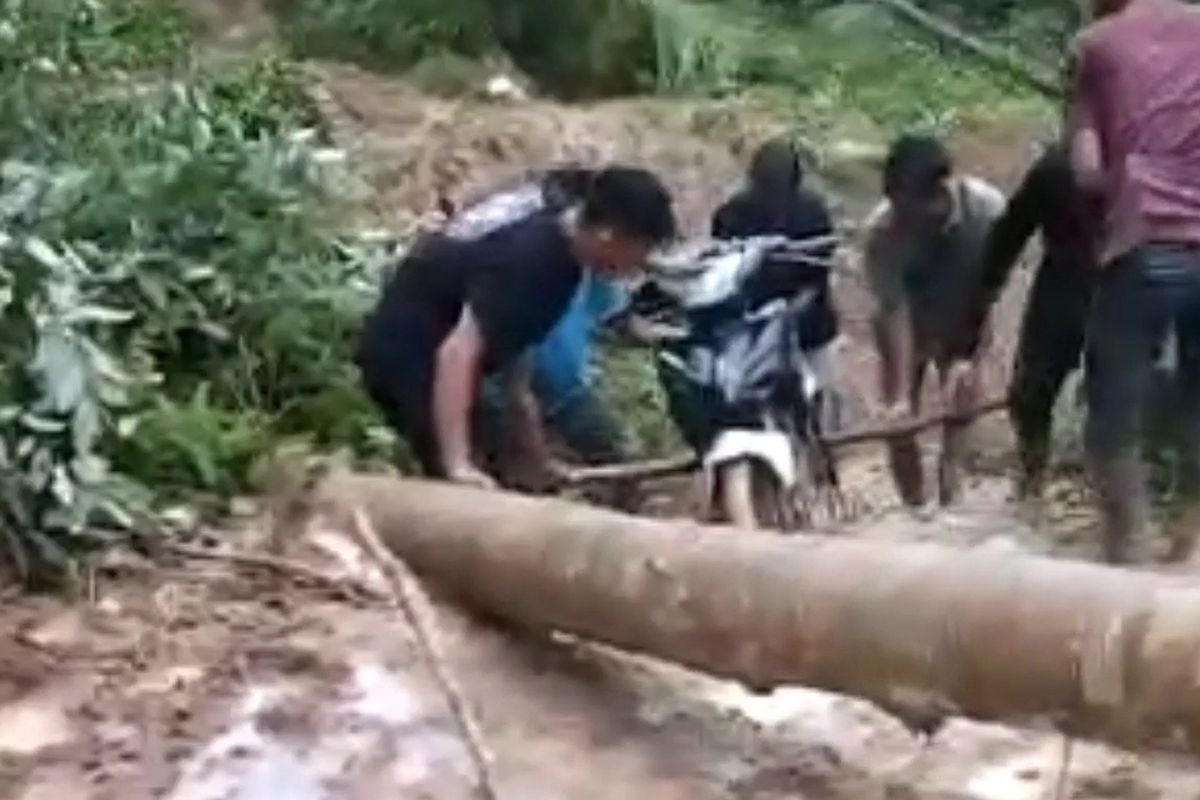 (SULSEL) Longsor, 879 Warga Desa Lappangeng, Kabupaten Sidrap Terisolasi