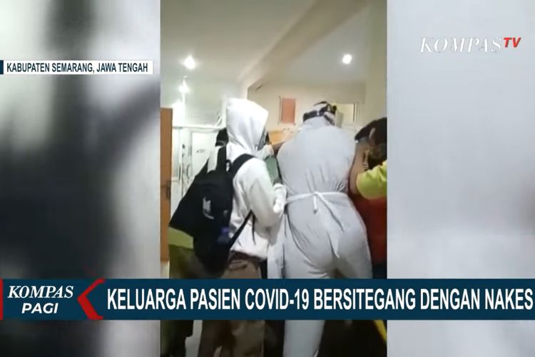 Tangkapan layar cekcok berujung ricuh antara keluarga pasien dengan nakes di RSUD Gunawan Mangunkusumo Ambarawa, Kabupaten Semarang, Jawa Tengah.