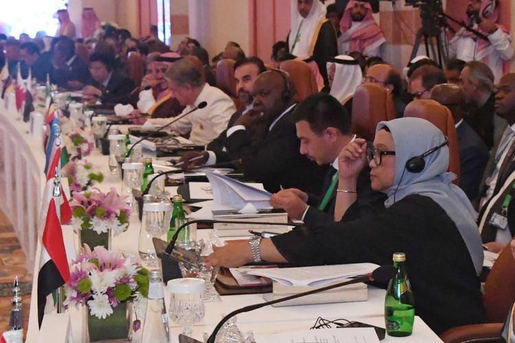 Menteri Luar Negeri (Menlu) RI, Retno Marsudi saat mengikuti pertemuan para Menlu Negara-negara OKI di Jeddah, Arab Saudi, Rabu (31/5/2019).