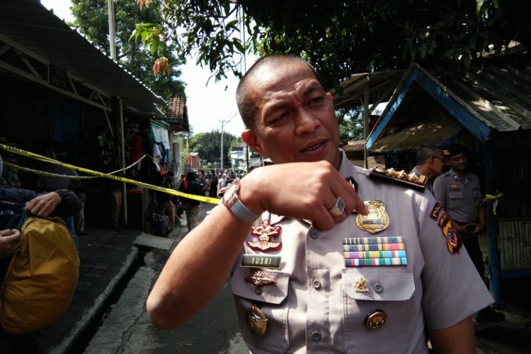 Kabid Humas Polda Jabar Kombes Pol Yusri Yunus saat ditemui disela penggeledahan rumah terduga teroris di Cileunyi, Kabupaten Bandung, Selasa (6/62017)