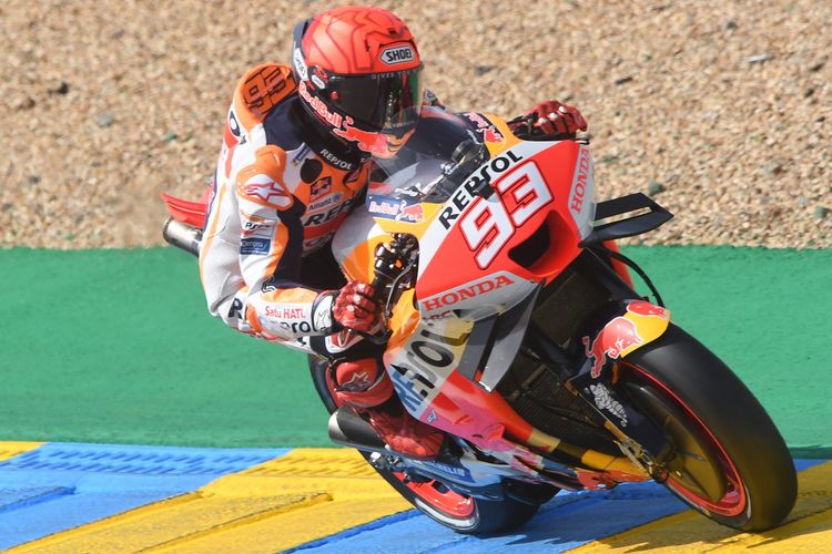 Pebalap Repsol Honda, Marc Marquez, saat tampil pada sesi latihan pertama MotoGP Perancis 2023 di Sirkuit Le Mans, Jumat (12/5/2023) sore WIB. Terkini, Marc Marquez disebut bersedia kembali ke Honda pada 2025. Syaratnya, pabrikan Jepang itu bisa tampil kompetitif pada MotoGP musim 2024.