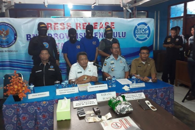 BNN Provinsi Bengkulu mengamankan 2 kg sabu asal China yang dipesan oleh napi di Lapas Nusakambangan dan Salemba.