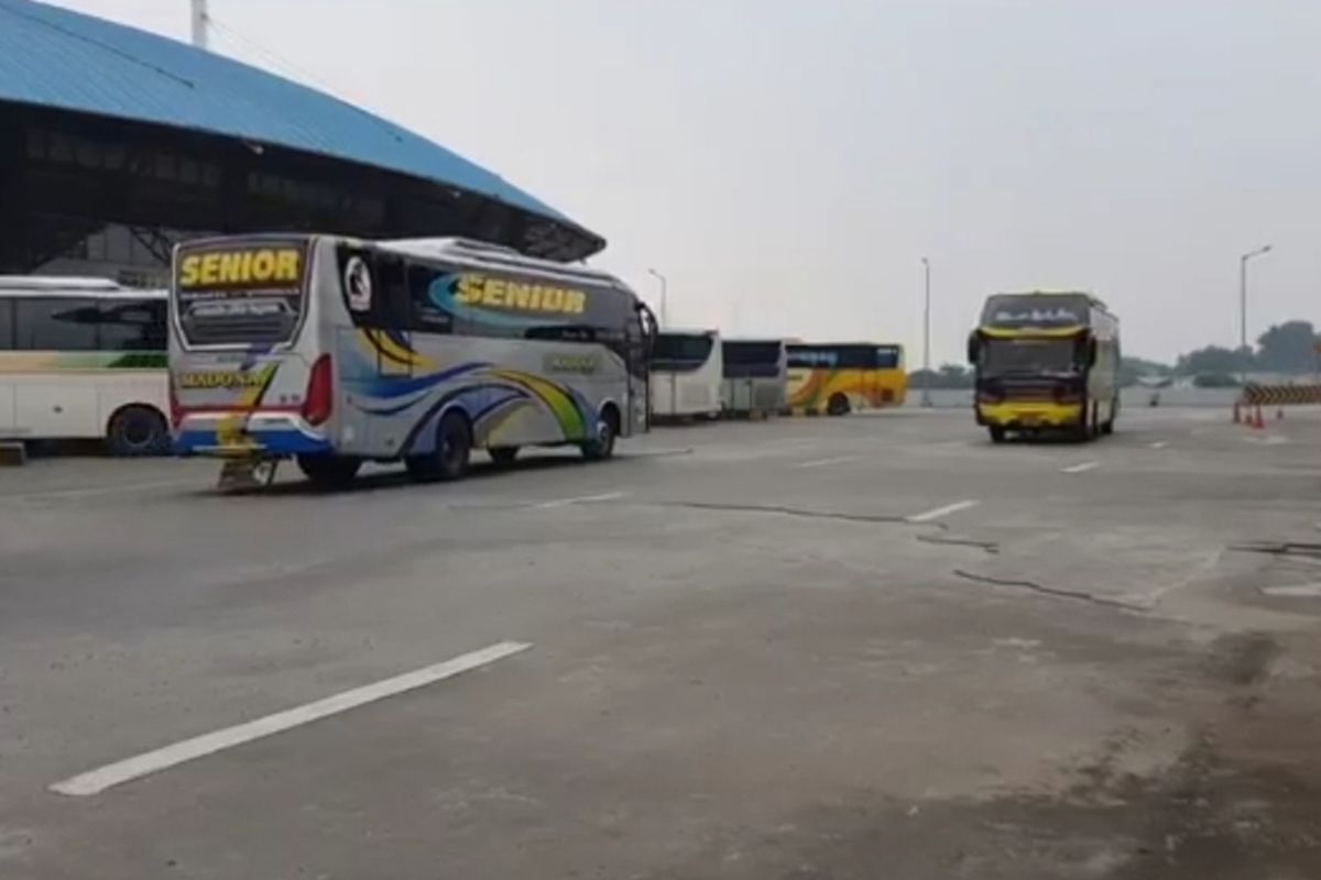 Suasana di Terminal Terpadu Pulo Gebang, Jakarta Timur, Senin (30/3/2020).