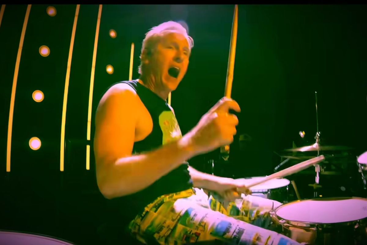 Drummer Josh Freese mengumumkan dirinya telah dikeluarkan dari grup band Foo Fighters.
Credit : -