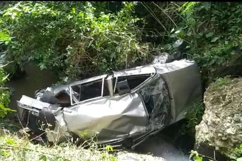 Akibat Jalan Minim Penerangan Saat Mudik, Ibu dan 2 Anak Tewas Usai Mobil Masuk Jurang di Bandung Barat