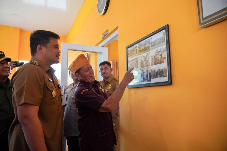 Wali Kota Medan Bobby Nasution meninjau bangunan Legiun Veteran Republik Indonesia (LVRI) Kota Medan yang telah selesai direnovasi oleh Pemkot Medan di Gedung Veteran RI, Jalan Gatot Subroto Medan, Senin (19/8/2024).