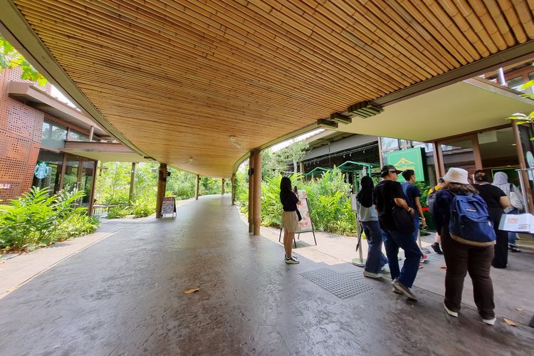 Area gerai makanan dan minuman di Bird Paradise, Mandai, Singapura, Kamis (5/10/2023).