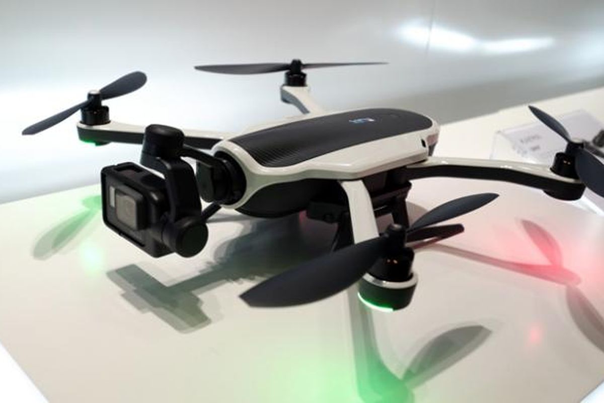 GoPro memamerkan Karma, drone lipat buatannya, di booth mereka yang terletak di Hall 9 Koelnmesse.