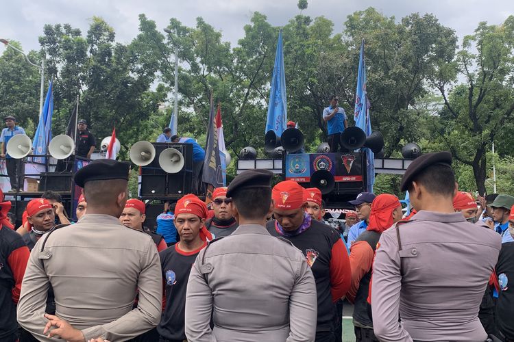 Gaji umr tangerang selatan 2025 dan seluruh jabodetabek