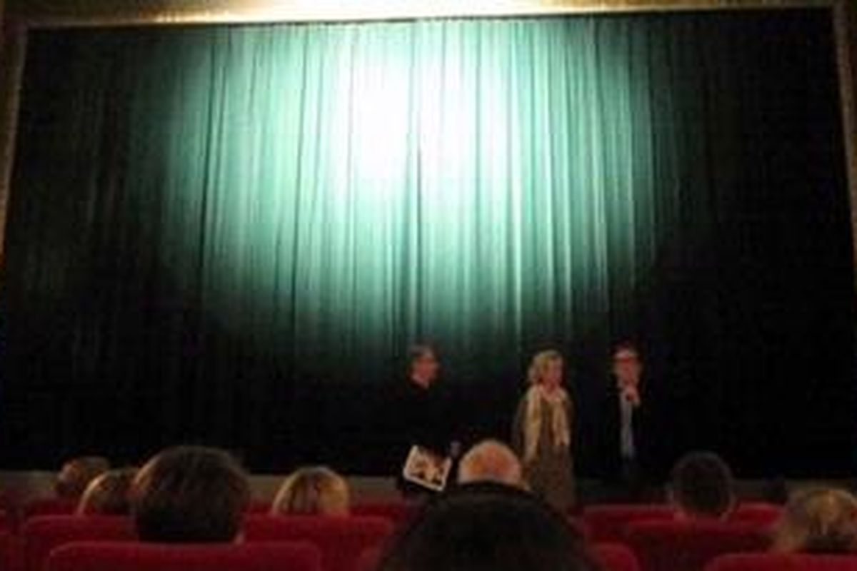 Aktor Irlandia Colin Meaney dalam sesi diskusi film "Parked" di Teater Maxim.