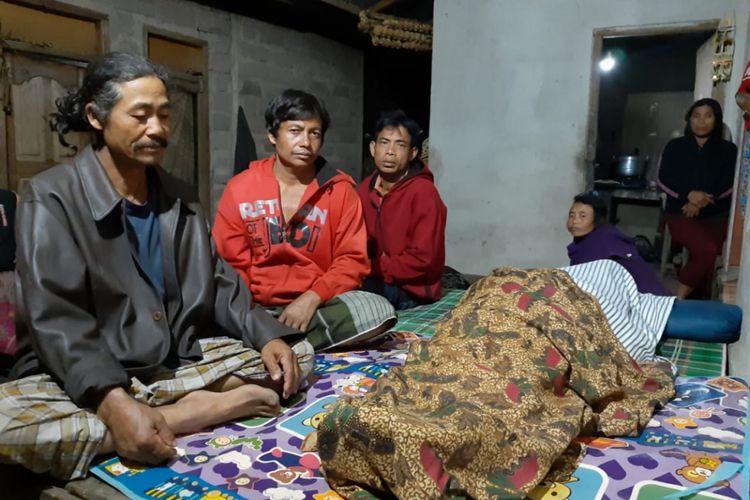 Salah satu korban meninggal akibat bencana tanah longsor yang terjadi di Banjar Dinas Jati Tuhu, Desa Ban, Kecamatan Kubu, kabupaten Karangasem, Bali.