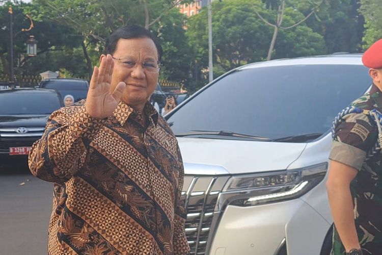 Menteri Pertahanan Prabowo Subianto mendatangi Kompleks Istana Kepresidenan, Jakarta, Senin (26/6/2023) sore, untuk menemui Presiden Joko Widodo.