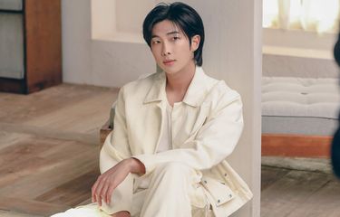 Artis musik asal Korea Selatan Kim Namjoon atau yang lebih dikenal sebagai RM BTS merilis album solo bertajuk Indigo pada 2 Desember 2022.