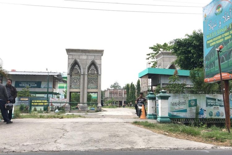 Pondok Pesantren (Ponpes) Ta'mirul Islam, Kecamatan Masaran, Kabupaten Sragen, Jawa Tengah.