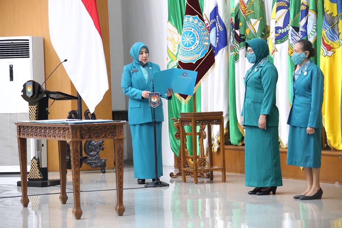 Andar Aryani serta Flora Yvonne de Quelyoe dilantik sebagai Pj TP-PKK Provinsi Papua Barat dan Kabupaten Jayapura. 