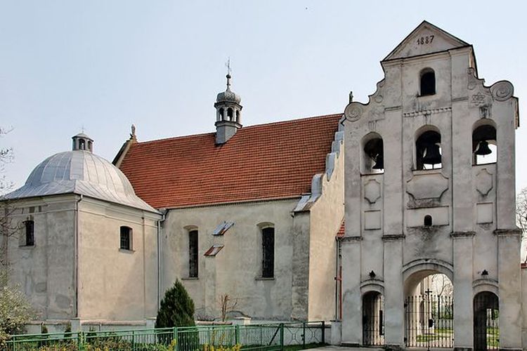 Gereja di Opatowiec, Polandia