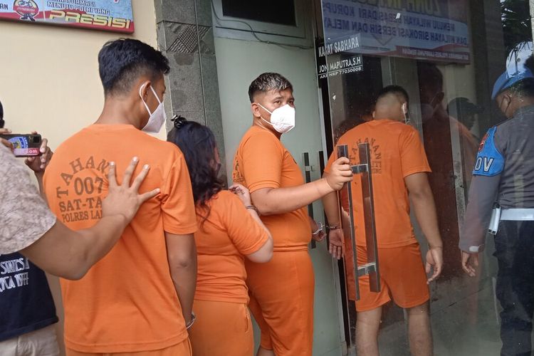 Para pelaku pembunuhan pengusaha papan bunga di Lampung di Mapolres Lampung Tengah, Rabu (29/6/2022).