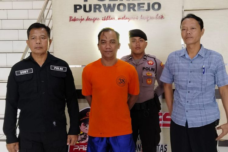 HK (37) warga Desa Sumberjo Kecamatan Wonosalam, Kabupaten Jombang, Jawa timur ditangkap Satreskrim Polres Purworejo. 