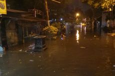 Terjebak Banjir, Warga Kompleks Polri Mampang Tak Bisa Pulang